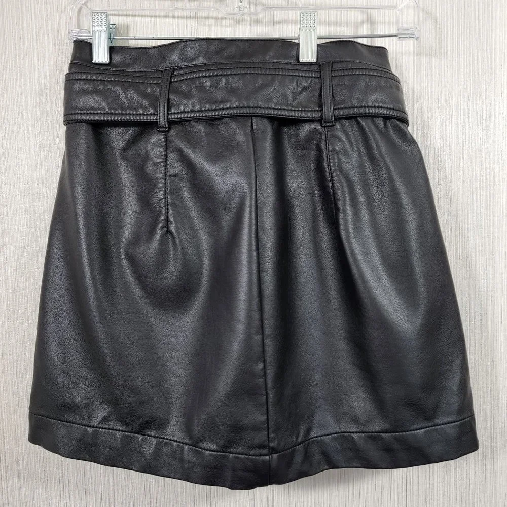 tgla vegan leather snap front skirt with pockets and tie belt woman's size small